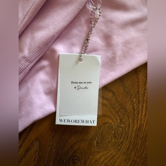 NWT WEWOREWHAT V shape pink leggings 26โ (size M) - Picture 4 of 7